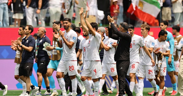 Đội tuyển Iran để lại mẩu giấy viết tay gây xúc động tại World Cup 2026 - hình ảnh - okfun.vn