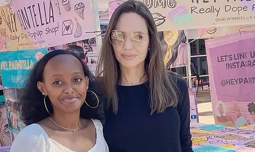 Con Gái Nuôi Angelina Jolie Xin Bỏ Họ Brad Pitt: Cú Rẽ Mới Trong Gia Đình Nổi Tiếng - hình ảnh - okfun.vn Con Gái Nuôi Angelina Jolie Xin Bỏ Họ Brad Pitt: Cú Rẽ Mới Trong Gia Đình Nổi Tiếng - hình ảnh - okfun.vn