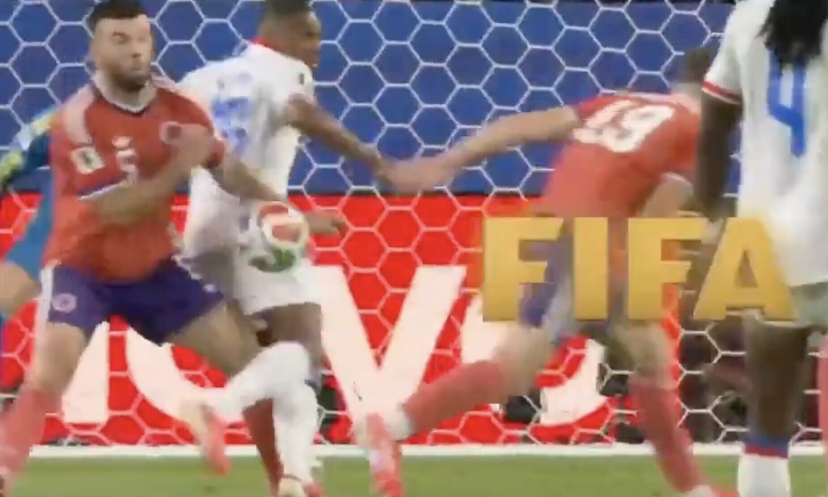 VAR gây tranh cãi trong trận Scotland thắng Haiti tại World Cup 2026 - hình ảnh - okfun.vn VAR gây tranh cãi trong trận Scotland thắng Haiti tại World Cup 2026 - hình ảnh - okfun.vn