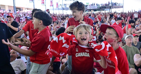 CĐV Canada Mở Hội Sau Chiến Thắng Lịch Sử 6-0 Tại World Cup 2026 - hình ảnh - okfun.vn CĐV Canada Mở Hội Sau Chiến Thắng Lịch Sử 6-0 Tại World Cup 2026 - hình ảnh - okfun.vn