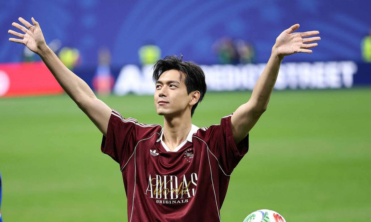 Tài tử Lý Hiện gây sốt trên sân bóng World Cup: góc nhìn mới cho người chơi Việt - hình ảnh - okfun.vn Tài tử Lý Hiện gây sốt trên sân bóng World Cup: góc nhìn mới cho người chơi Việt - hình ảnh - okfun.vn