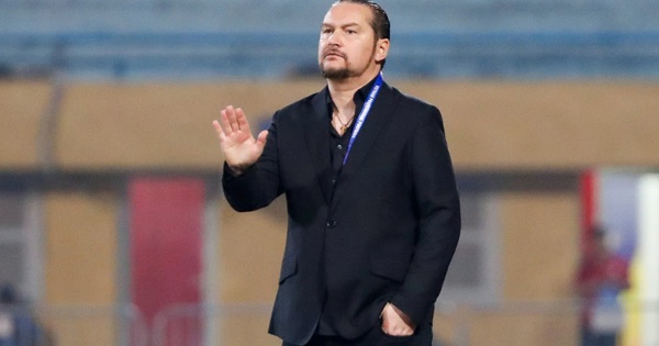 Cá cược bóng đá online: Khi tính cách HLV Popov ảnh hưởng đến cuộc đua V-League - hình ảnh - okfun.vn Cá cược bóng đá online: Khi tính cách HLV Popov ảnh hưởng đến cuộc đua V-League - hình ảnh - okfun.vn