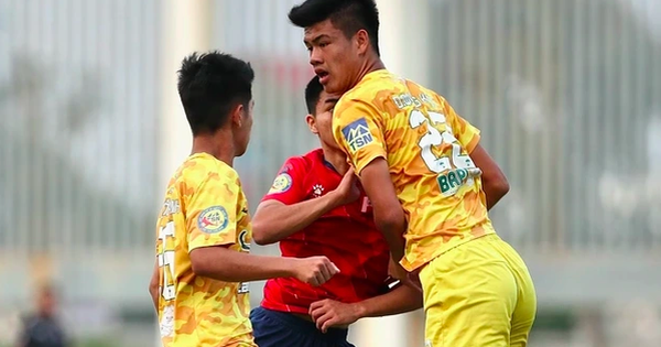 Trung vệ 1,95 m của HAGL sẽ không thất thế ở đội tuyển Việt Nam, bởi loạt lý do này…: góc nhìn mới cho người chơi Việt - hình ảnh - okfun.vn Trung vệ 1,95 m của HAGL sẽ không thất thế ở đội tuyển Việt Nam, bởi loạt lý do này…: góc nhìn mới cho người chơi Việt - hình ảnh - okfun.vn