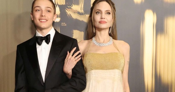 OKFUN chính thức: Hành trình trưởng thành của cặp song sinh nhà Jolie-Pitt chạm mốc tốt nghiệp - hình ảnh - okfun.vn OKFUN chính thức: Hành trình trưởng thành của cặp song sinh nhà Jolie-Pitt chạm mốc tốt nghiệp - hình ảnh - okfun.vn