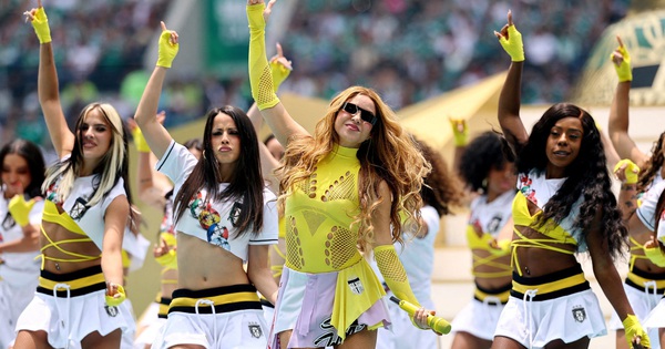 Shakira nhảy múa ăn mừng khi Colombia có vé đi tiếp, vì sao Ronaldo phải lo? - hình ảnh - okfun.vn Shakira nhảy múa ăn mừng khi Colombia có vé đi tiếp, vì sao Ronaldo phải lo? - hình ảnh - okfun.vn