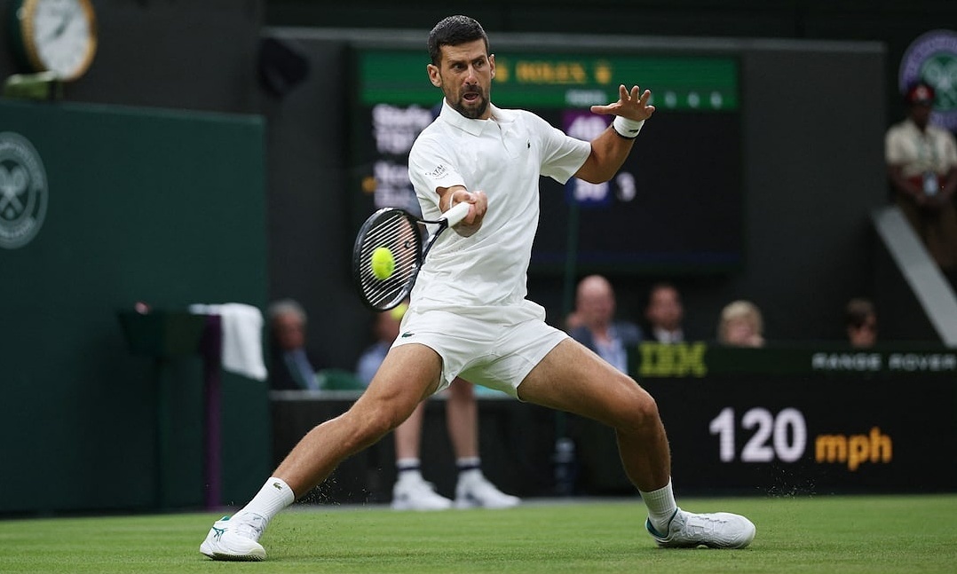 OKFUN VIP: Djokovic dễ dàng loại Tsitsipas, tiến sâu tại Wimbledon 2026 - hình ảnh - okfun.vn